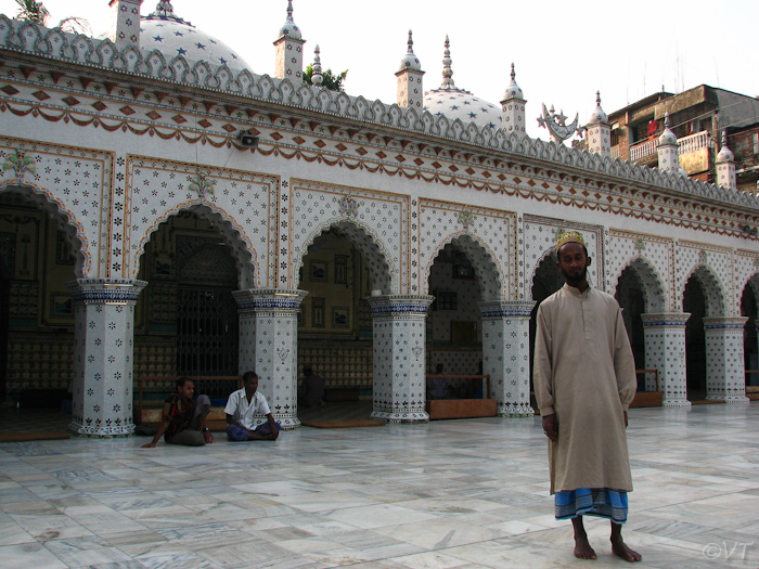 09 Sat Gumbad moskee uit 1680