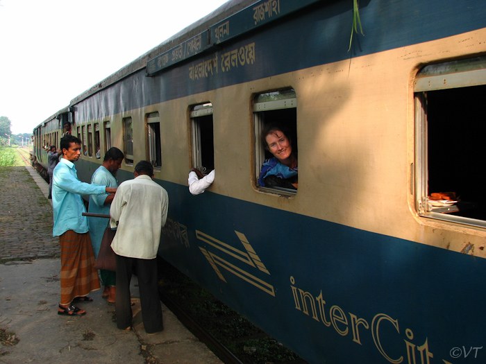 36 1e klas intercity van Khulna naar Rajshahi