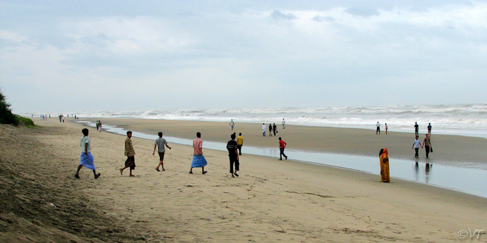 79 de woeste Bengaalse Zee bij Cox-s Bazar een paar uur voordat Sidr toesloeg