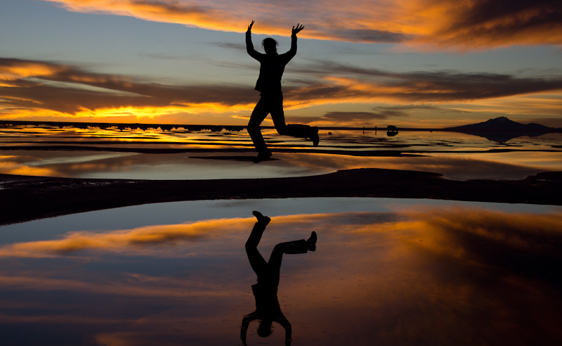 zonsondergang op de plassen van het zoutmeer