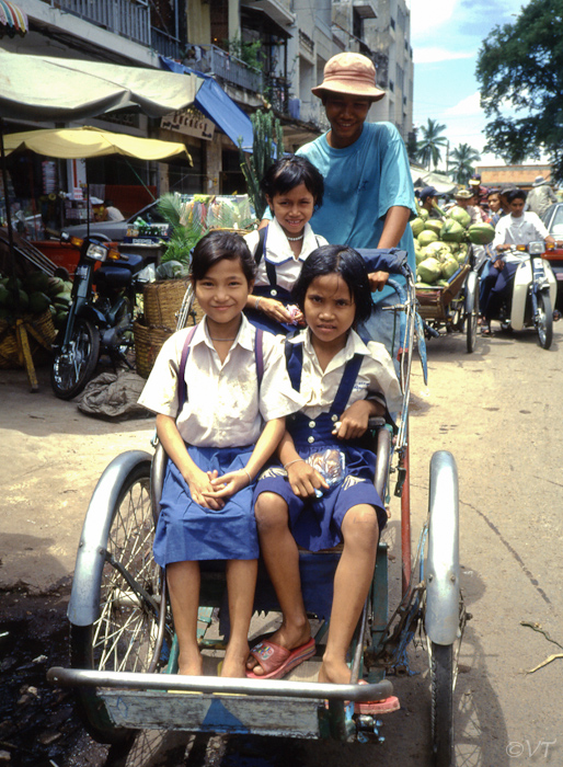 42  Phnom Penh schoolmeisjes