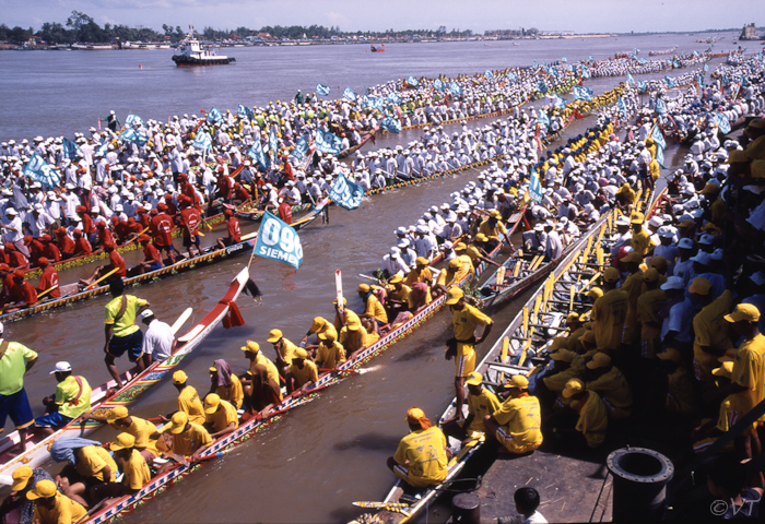50  Phnom Penh bootraces tijdens het waterfestival