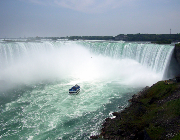 03 the Maid of Mist bij de Niagara waterval van 56 meter hoog