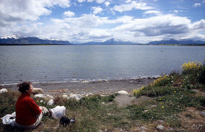 09 lunch aan het meer bij Puerto Natales