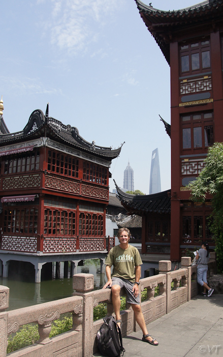 Het oudste theehuis met de hoogste gebouwen van Shanghai in de achtergrond
