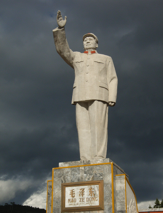 Lijiang, Mao standbeeld