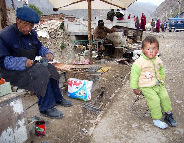 Schoenmaker in Xiahe