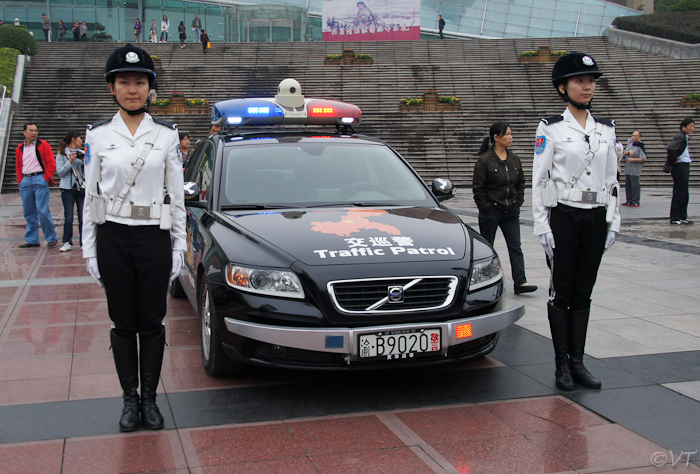22  presentatie van tien westerse politiewagens in Chongging