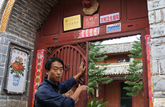31  onze gids geeft uitleg over alle symbolen op een voordeur in Jinshou