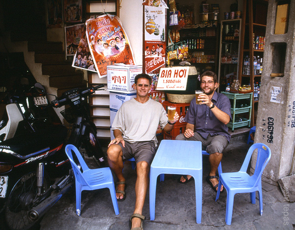 01 Straatcafe in Hanoi