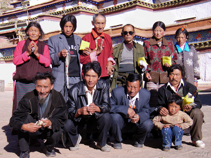 33 bezoekers van het Gyantseklooster