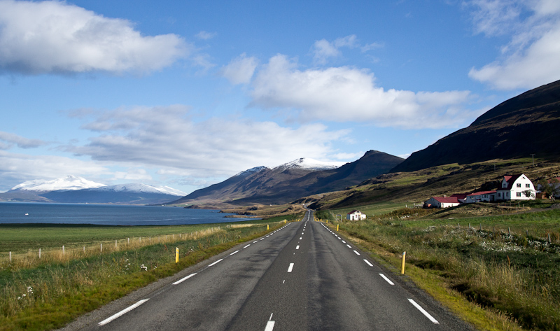 Eyjafjörður, hetgeen ‘Fjord met het eiland’ betekent, gelegen bij Akureyri