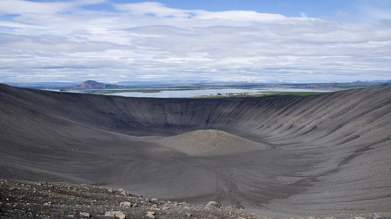 Hverfell krater met daarachter het Myvatn