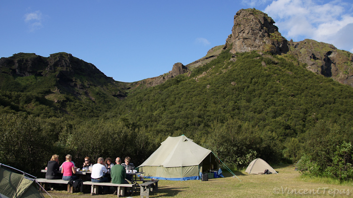 44b De Básar camping bij Þórsmörk is zeer mooi gelegen