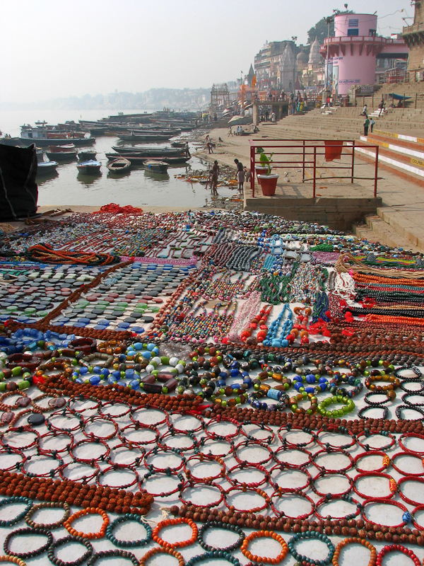souvenirs aan de Ganges in Varanasi