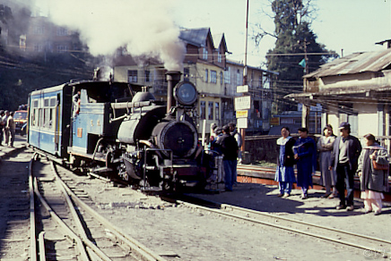 6 Darjeeling Steam toytrain 