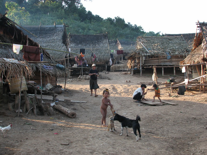 34  Muong-dorp in noord-Laos