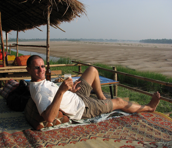 heerlijk relaxen aan de drooggevallen Mekong