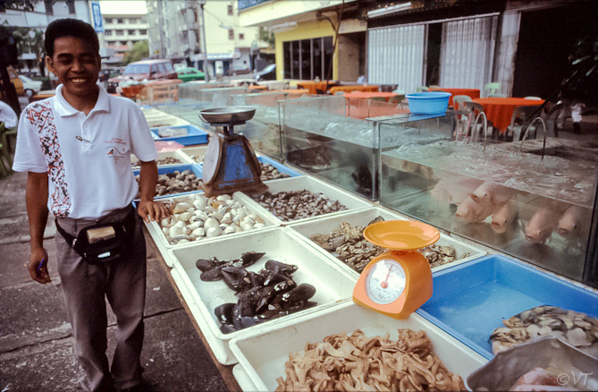 37 de vismarkt in Kota Kinabalu