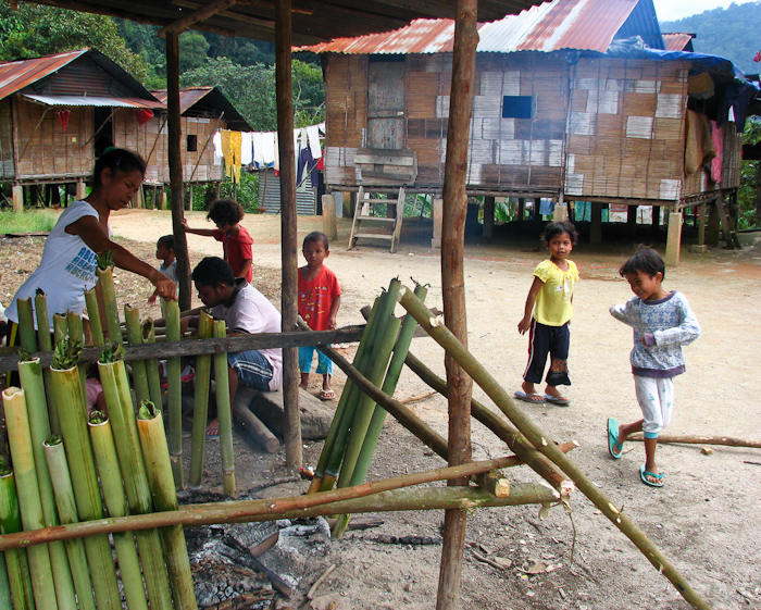 21  bamboe-lunch in het Orang Asli-dorp