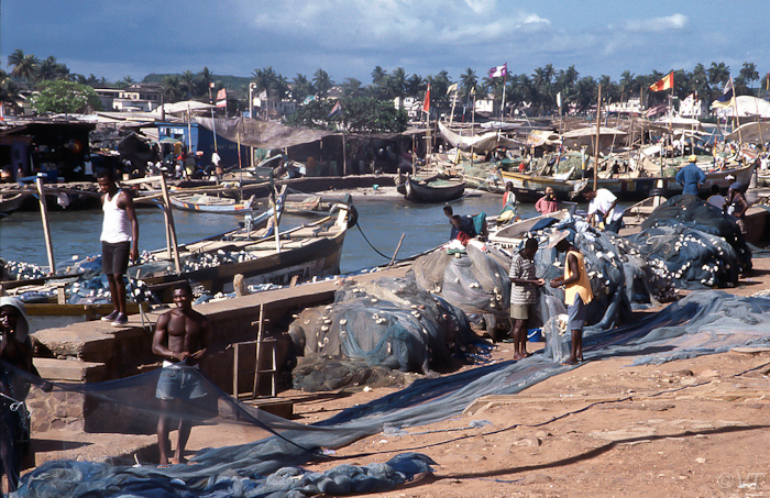 74 De haven van Cape Coast aan de kust van Ghana