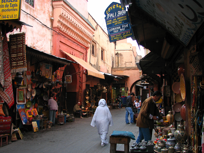 004 Straatbeeld in het oude Marrakech