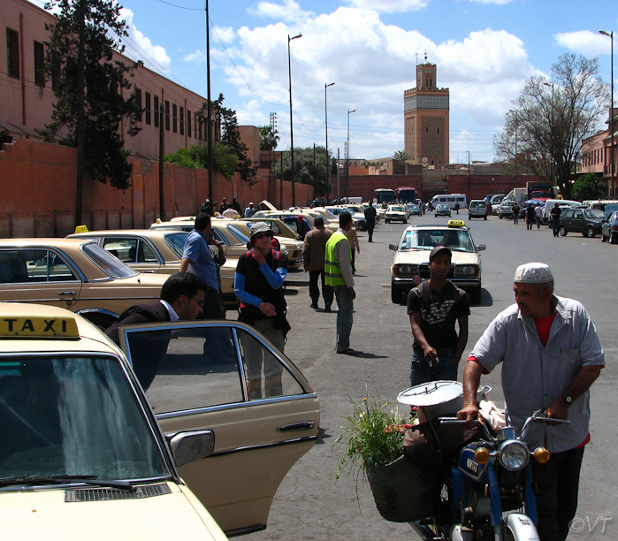 037 Met de collectieve taxi terug in Marrakech