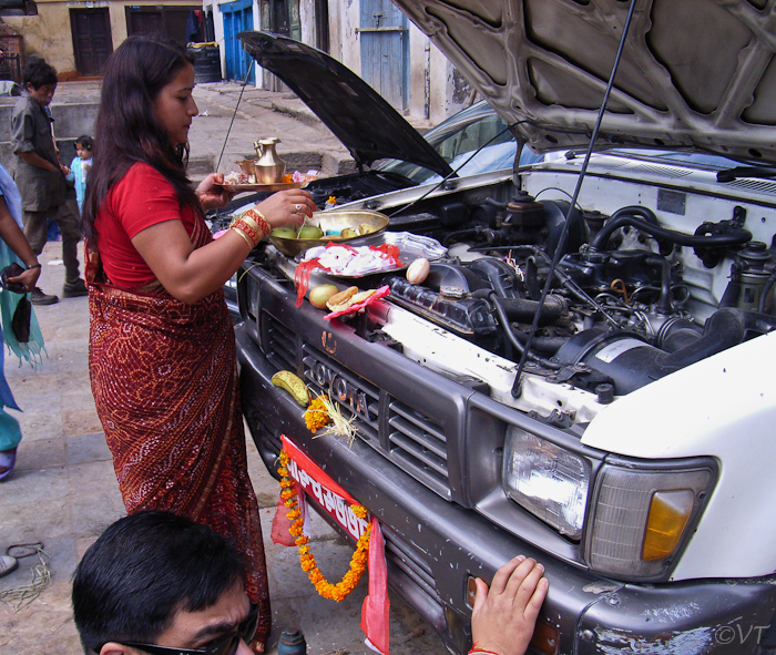 13  Op de 9e dag van het 15-daagse Dashain-festival worden alle vervoersmiddelen gezegend