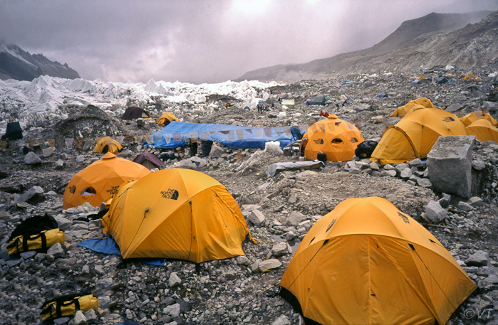 59  Mount Everest basiskamp op 5300 meter