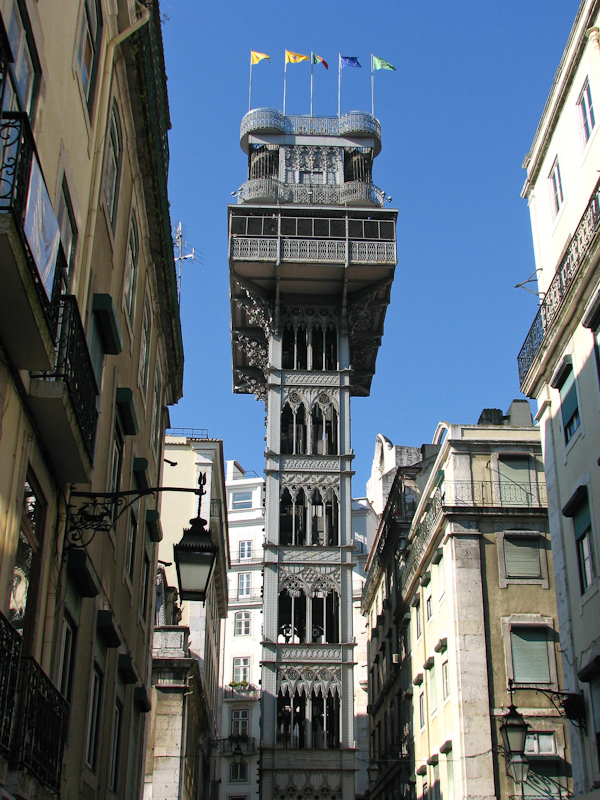 de Elevador, een nostalgische lift gebouwd door een leerling van Eiffel