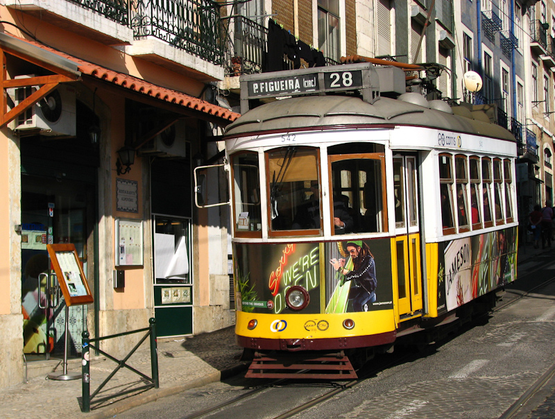 tram 28 gaat langs de mooiste plekjes van Lissabon
