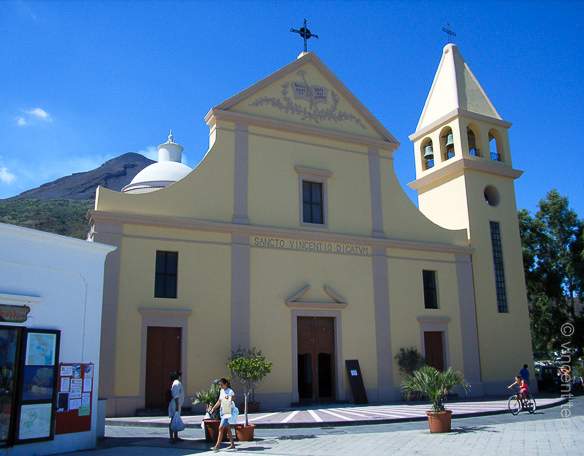 12 Stromboli's Santo Vicento kathedraal