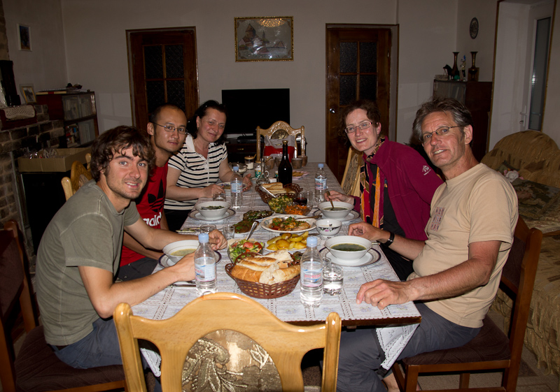 de gastvrouw Irina had een heerlijk diner met zelf verbouwde groentes bereid