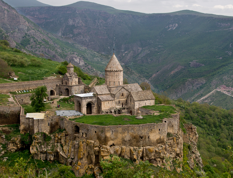 het 9de-eeuwse Tatev-klooster ligt prachtig boven het Vorotan-ravijn