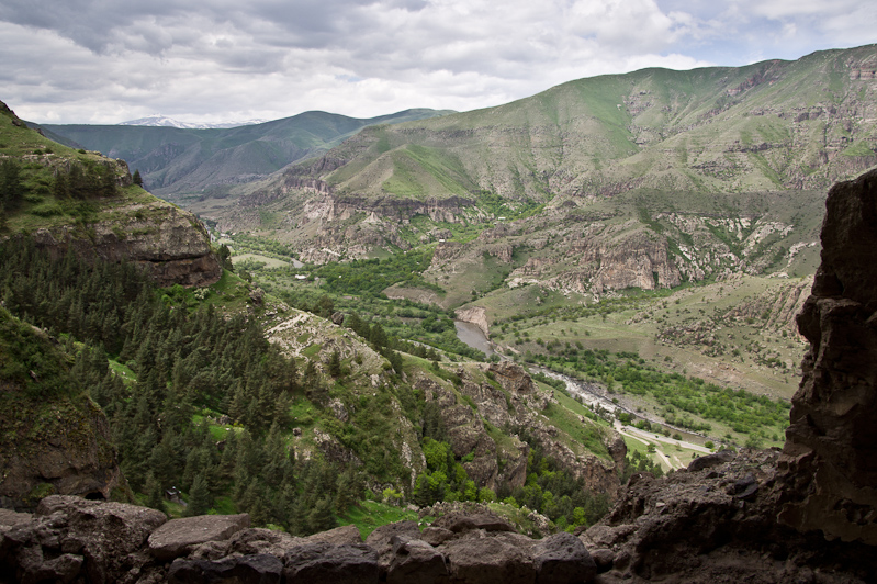 vanaf Vanis Qvabebi heb je zicht op Vardzia