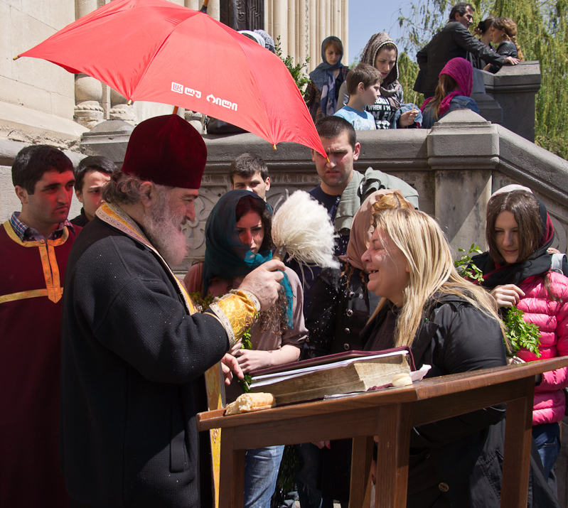 zegening door een Georgisch-orthodoxe priester