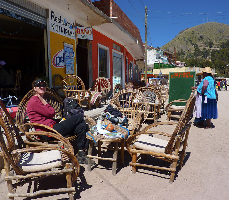 tijd voor ontspanning in Copacabana aan het Titicaca meer
