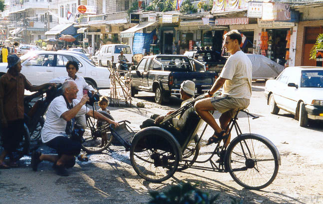 44  Phnom Penh, nieuwe baan met John