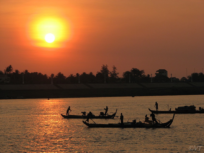 59  zonsopkomst bij Phnom Penh