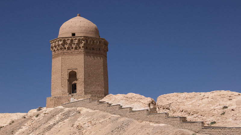 Abarkuh, mausoleum