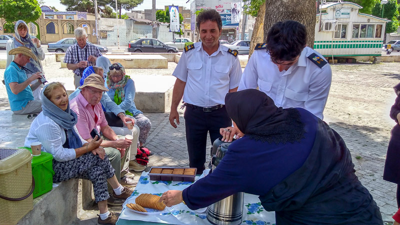 Qazvin, koffiestop voor de Vrijdagsmoskee