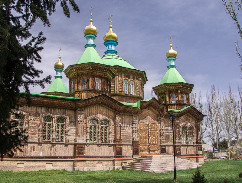 de houten Russisch orthodoxe Drieëenheid Kathedraal uit 1895
