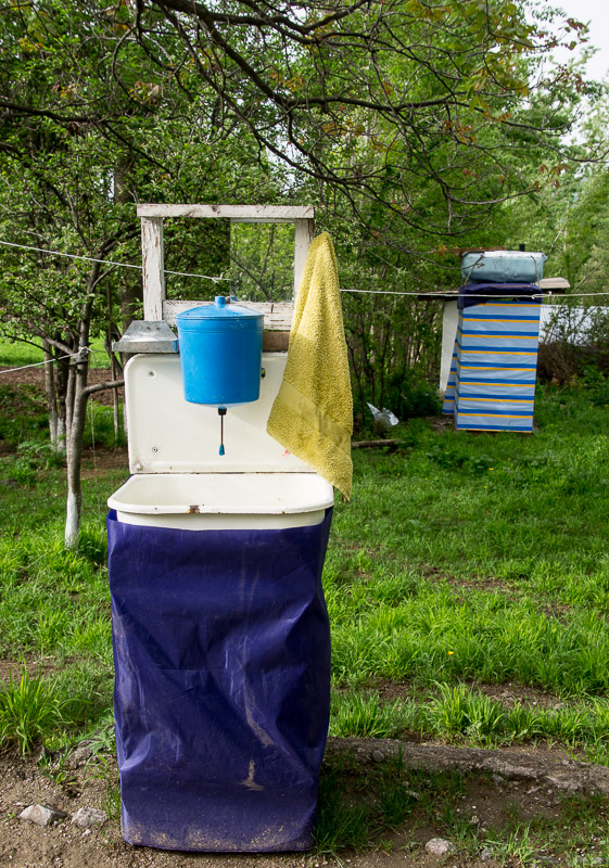 de wasgelegenheid, er was gelukkig ook een lauwe douche