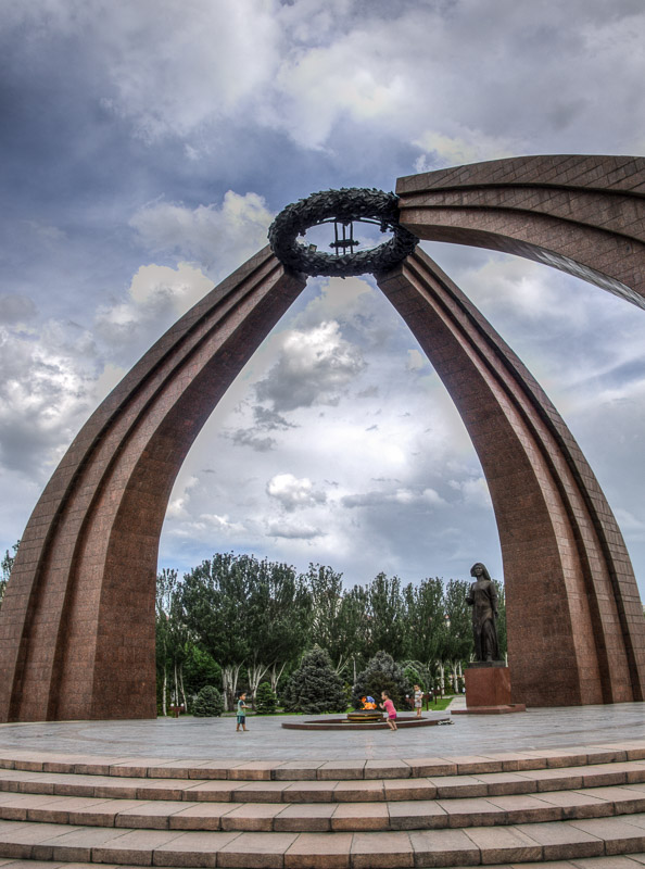 het Overwinningsmonument in de vorm van een yurt