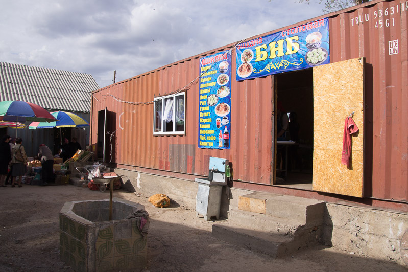 het containercafé in Kochkor