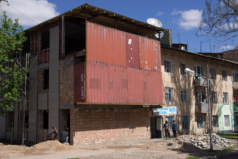 typische containerbouw in Karakol