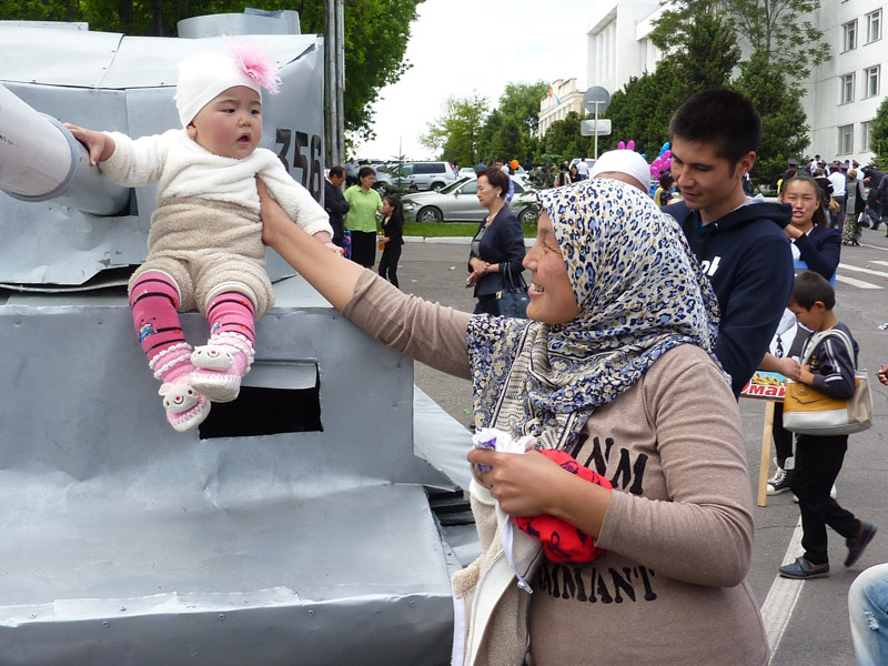 9 mei, bevrijdingsdag in Osh - 3