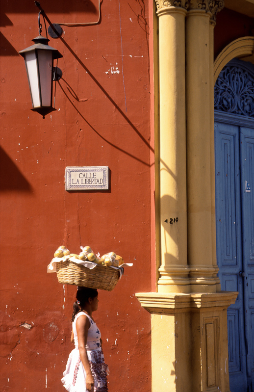 25  Nicaragua, Granada straatbeeld