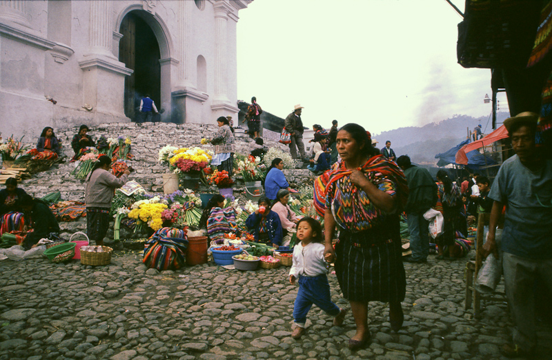 36  Chichicastenango markt en kerk