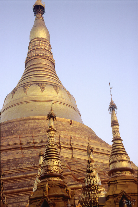 01-Yangon, Schwedagonpagoda, zoek de monnik!